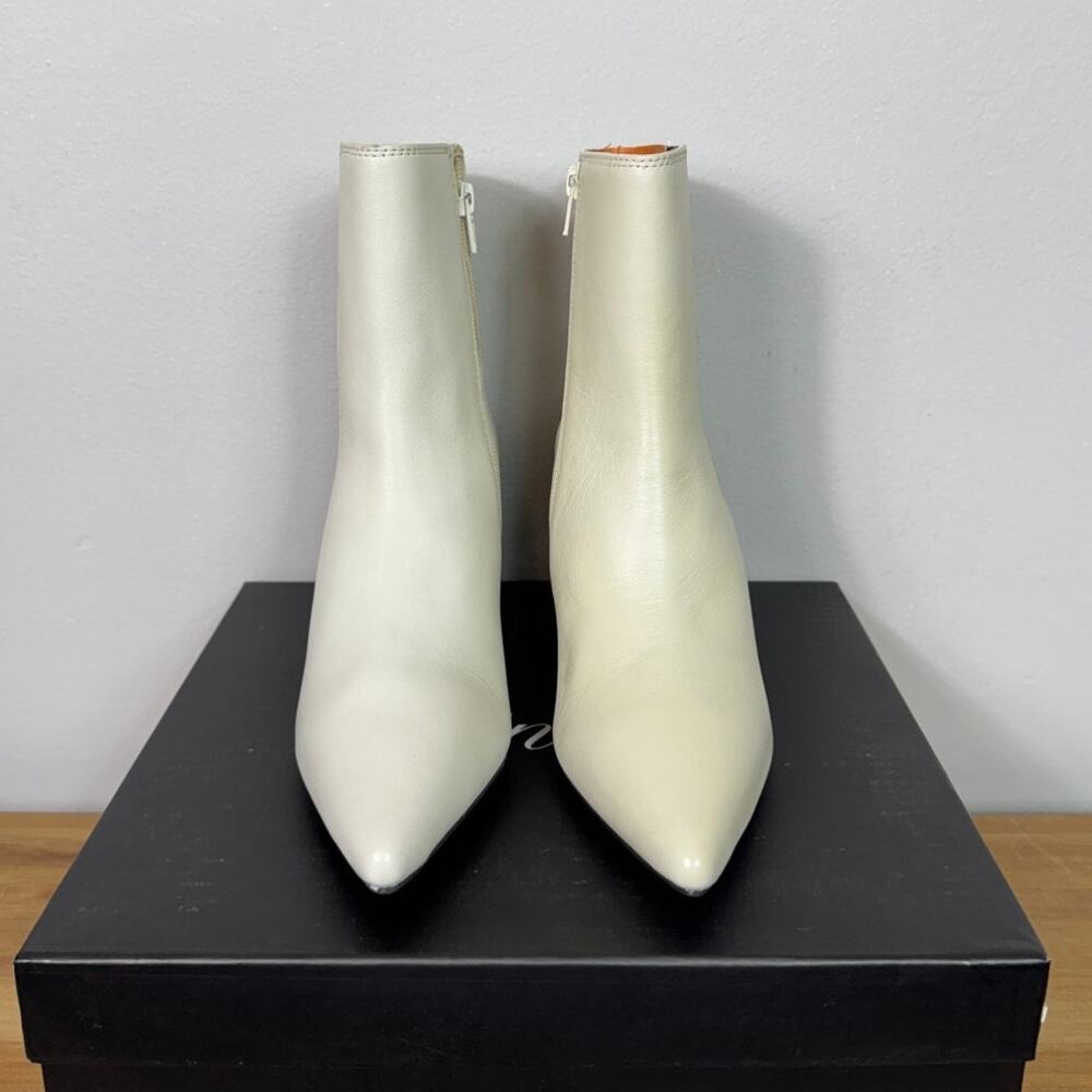 Saint G Elliana Off White Leather Sculpted Heel Chelsea Boots Women's Size EU 38